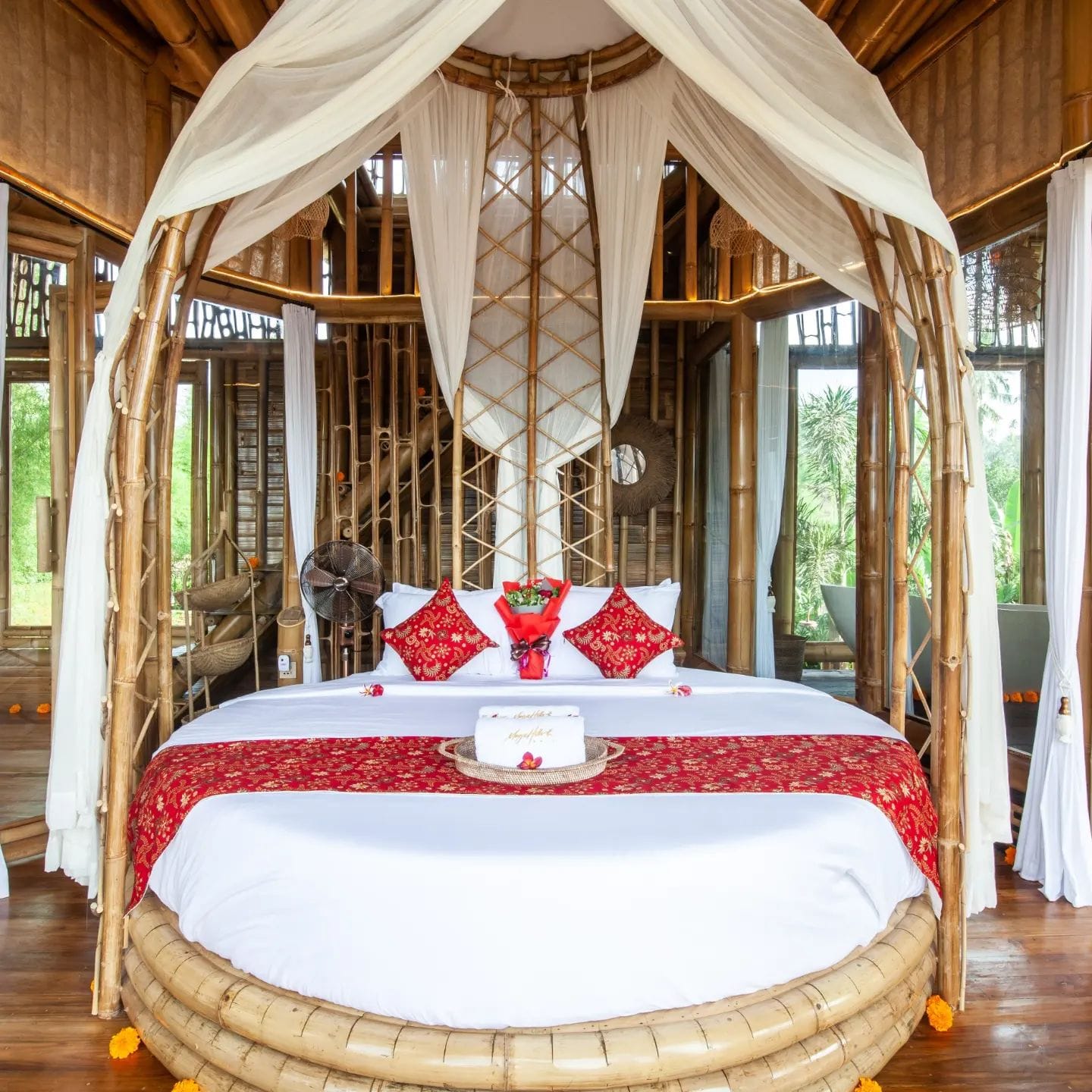 Fantastik Balayı Paketi Netflix Ödüllü Bambu Vi̇lla Konaklamali